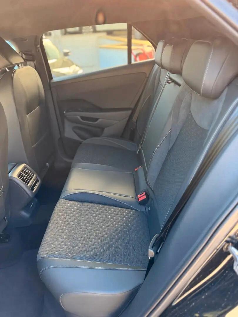 Volkswagen T-Roc 1.5 eTSI ACT 150 CV DSG R-Line
