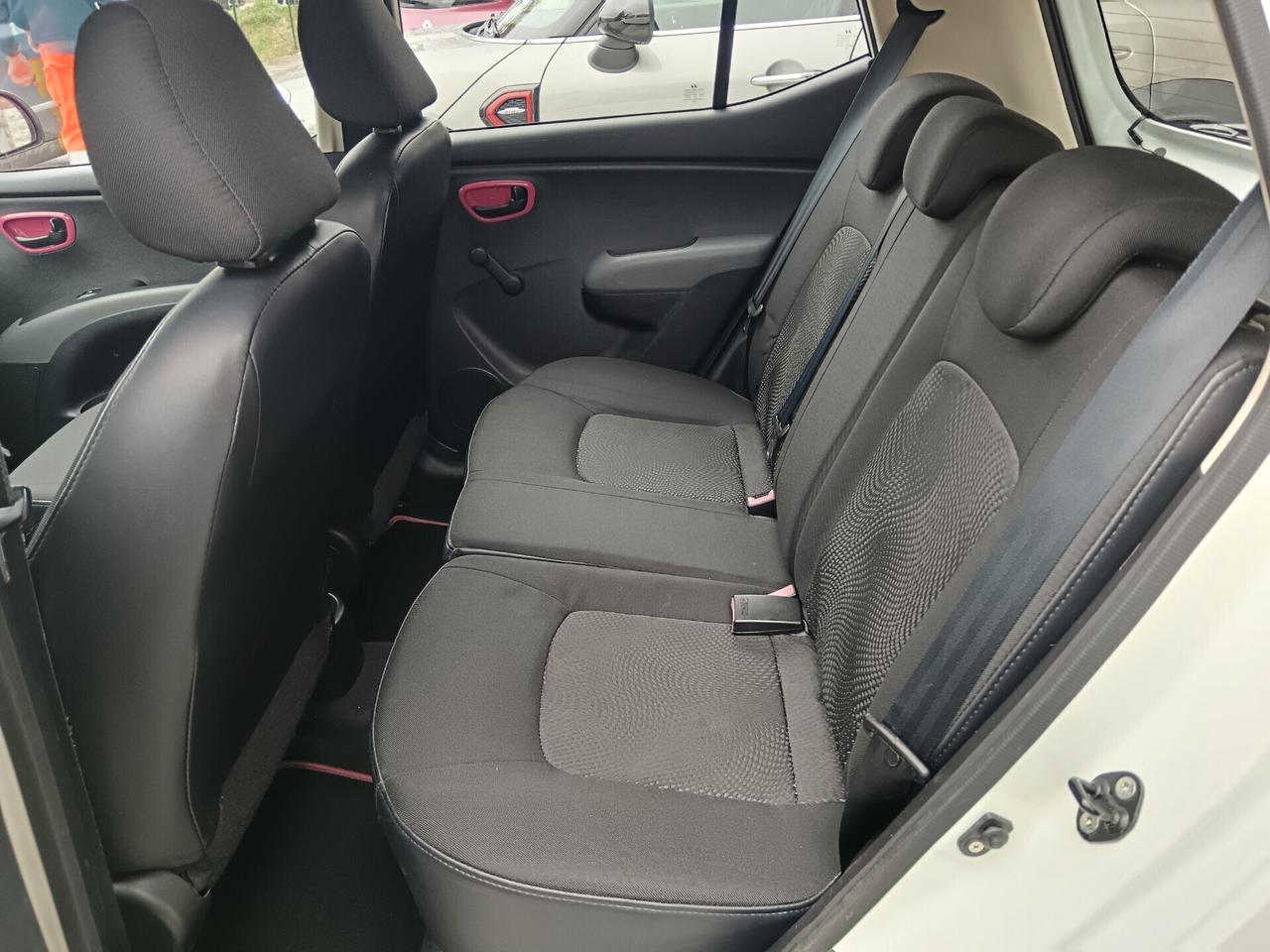 Hyundai i10 1.1 12V FIORUCCI RETROCAMERA