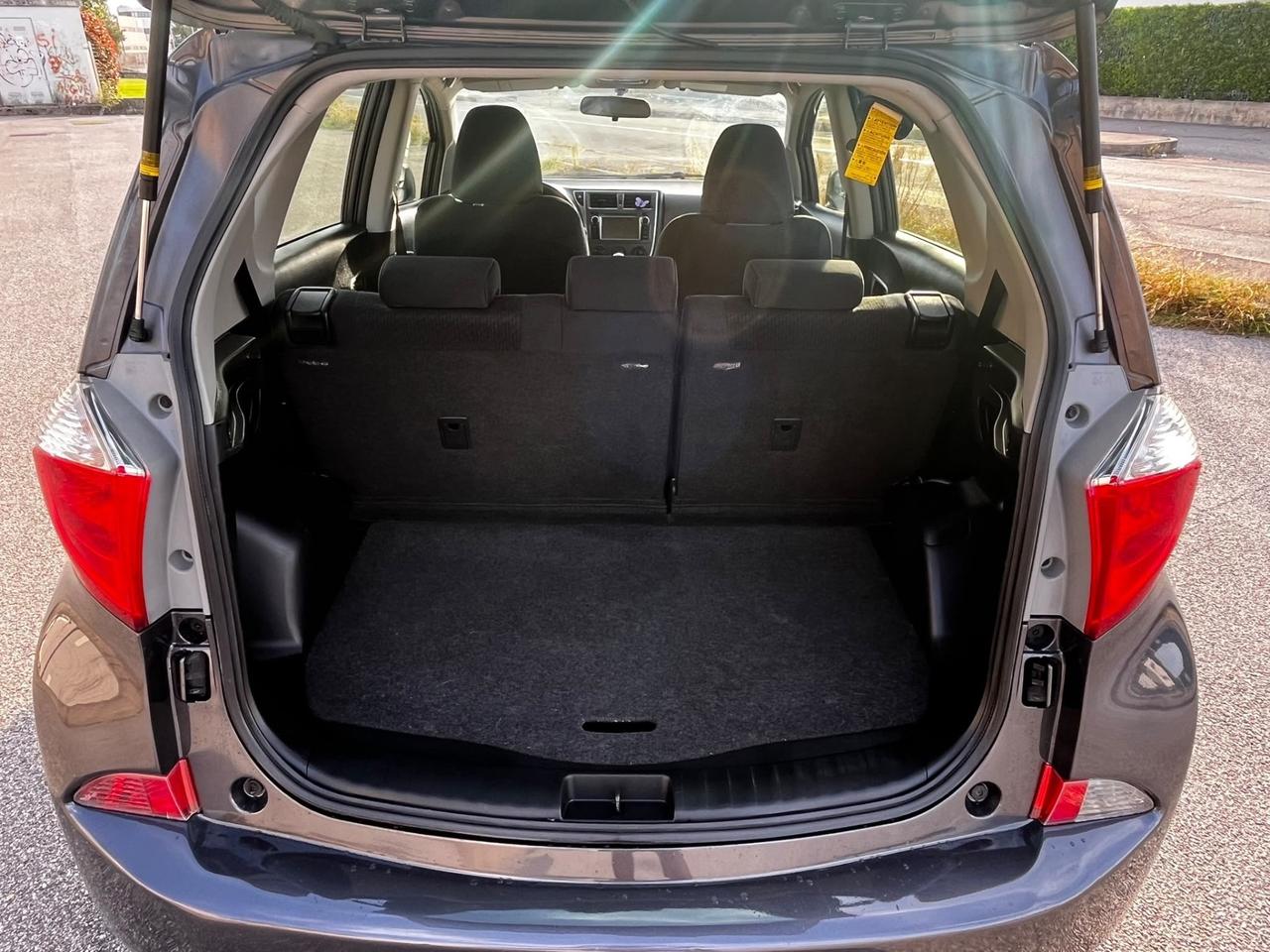 Toyota Verso-S 1.3 MT