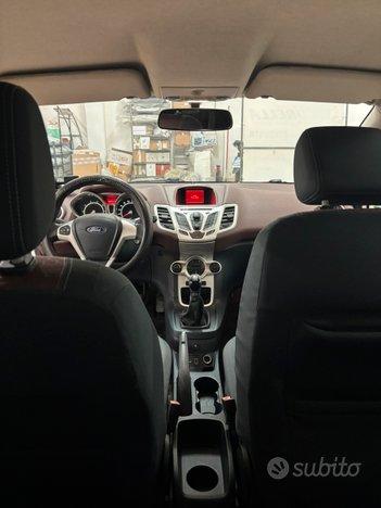 Ford fiesta 1.4 gpl titanium