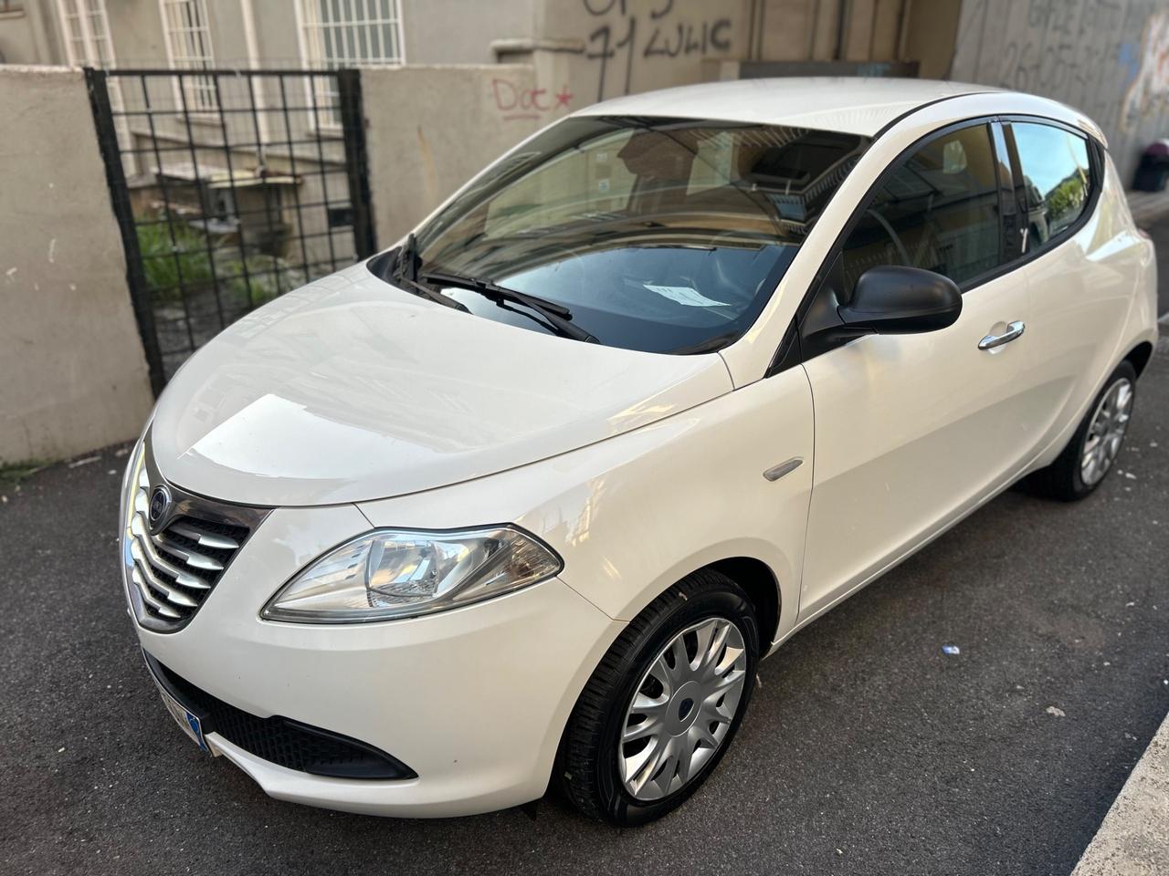 Lancia Ypsilon 1.2 69 CV 5 porte S&S Platinum