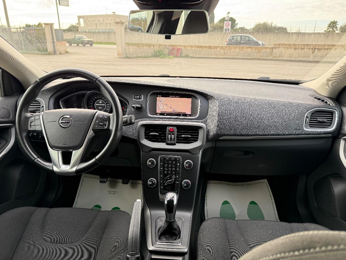 VOLVO - V40 - D2 Business