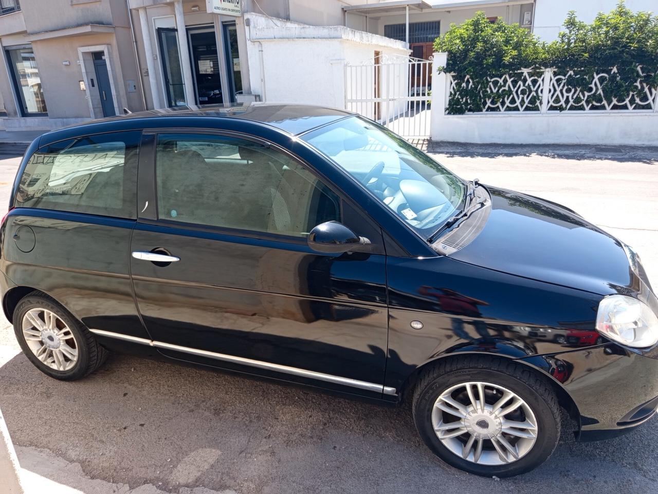 Lancia Ypsilon 1.3 MJT 75 CV