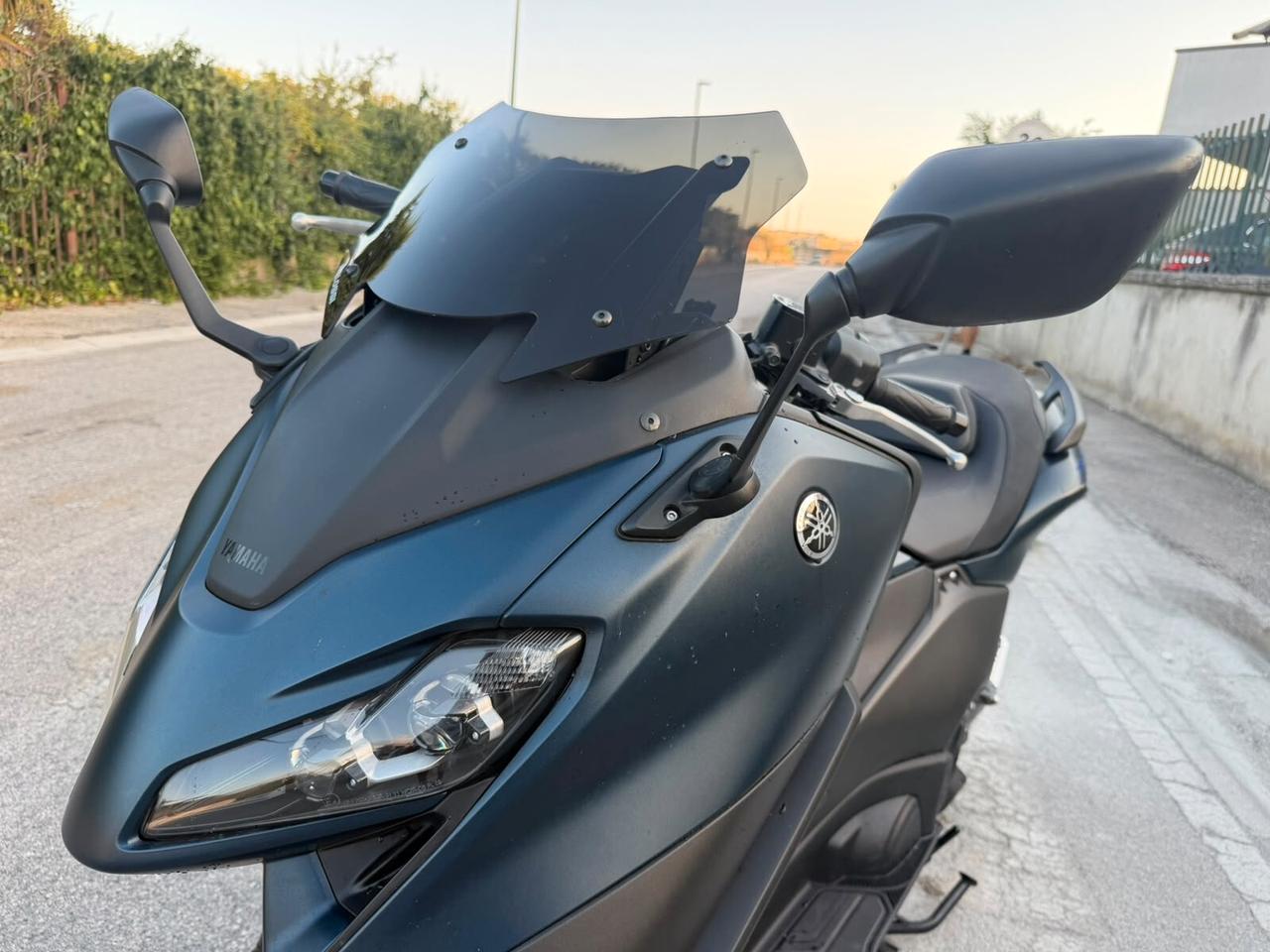 YAMAHA T MAX 560 ICON 2024 KM 11.000 PARI AL NUOVO