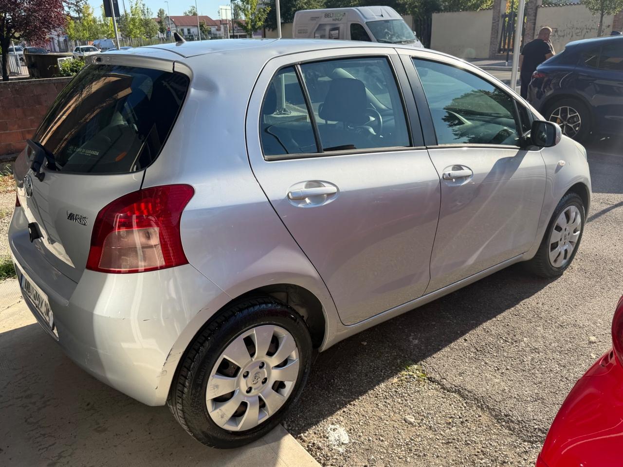 Toyota Yaris 1.0 5 porte Sol