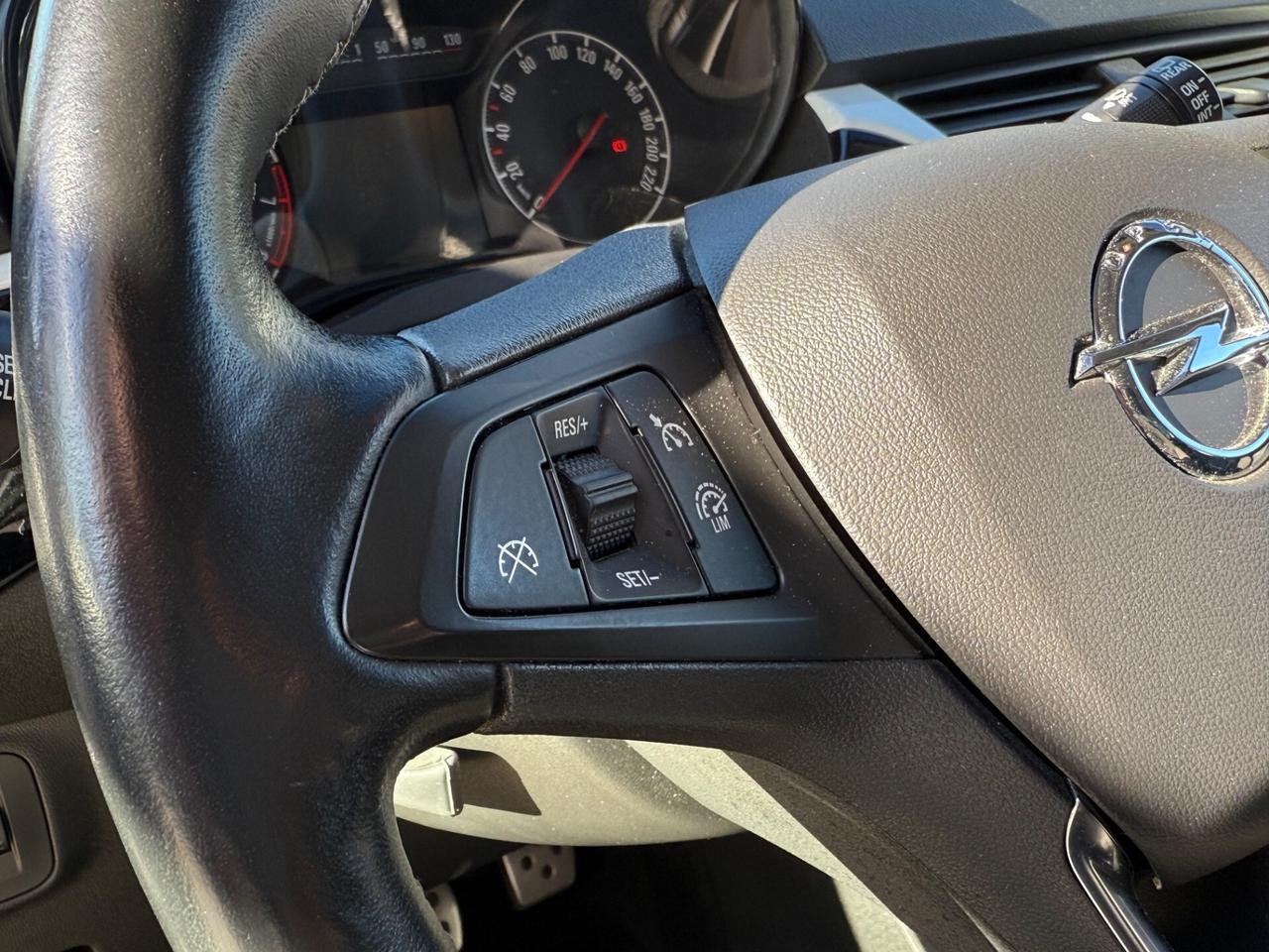 Opel Corsa 1.4 90CV Black&white Neopatentati