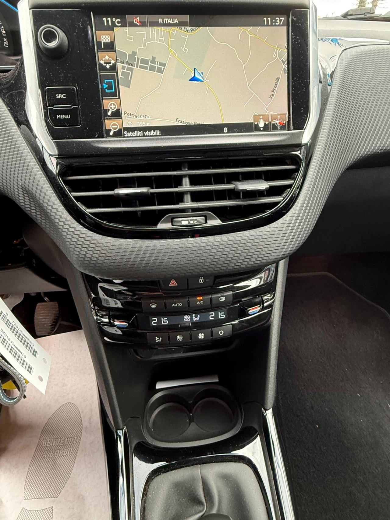 " SOLO 40.000 KM " Peugeot 2008 Benz. Allure