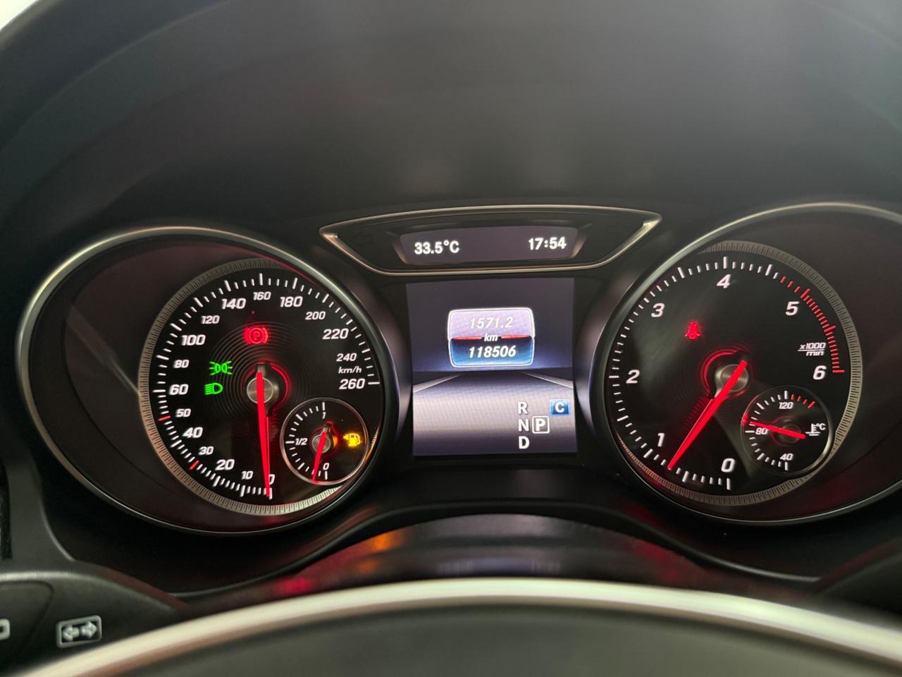 MERCEDES- BENZ GLA 200 D 136CV AMG PREMIUM PLUS 4MATIC