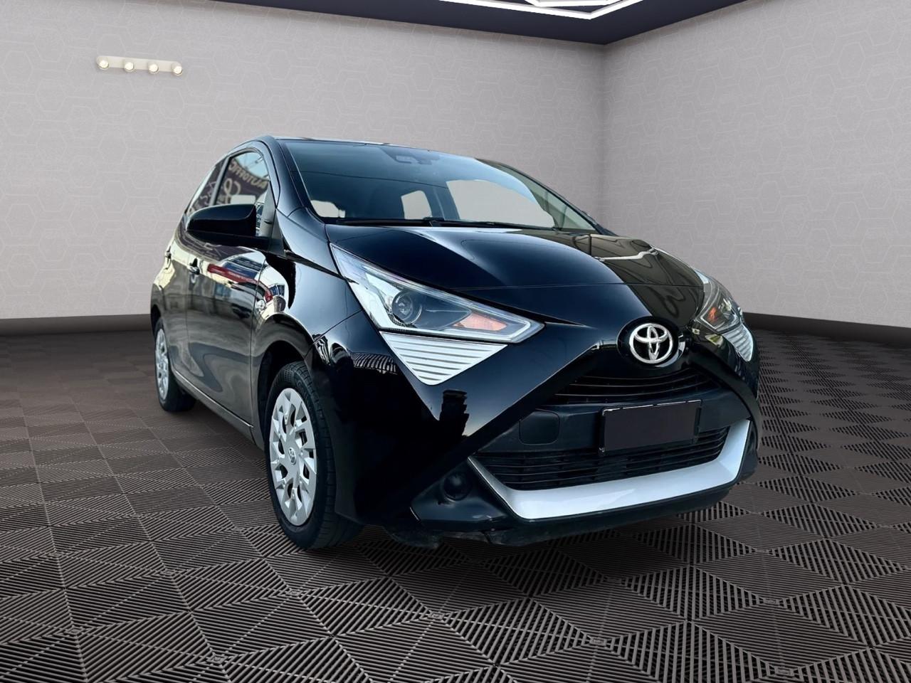 Toyota Aygo Connect 1.0 VVT-i 72 CV 5 porte x-play MMT