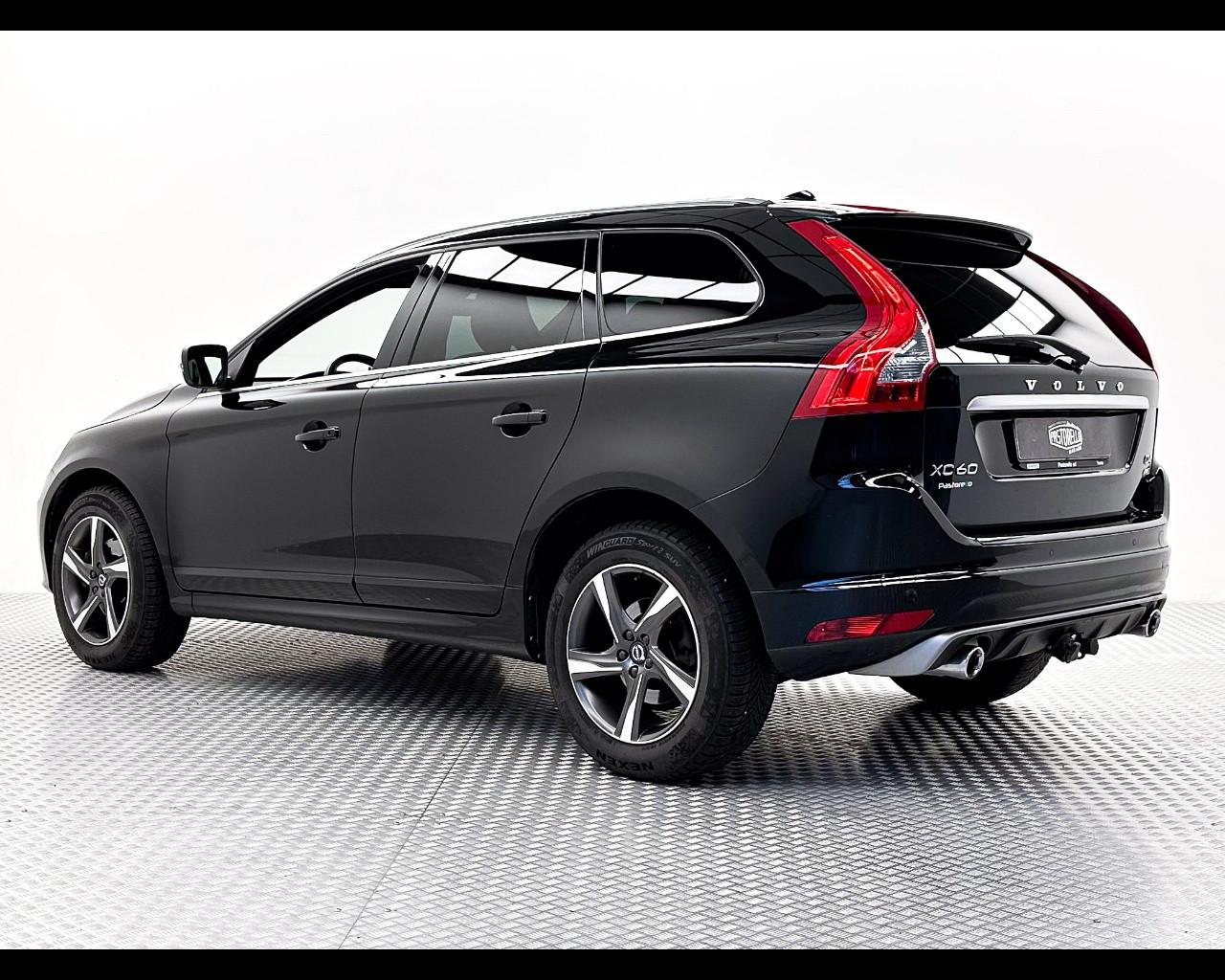 VOLVO XC60 D4 AWD Geartronic R-design Momentum