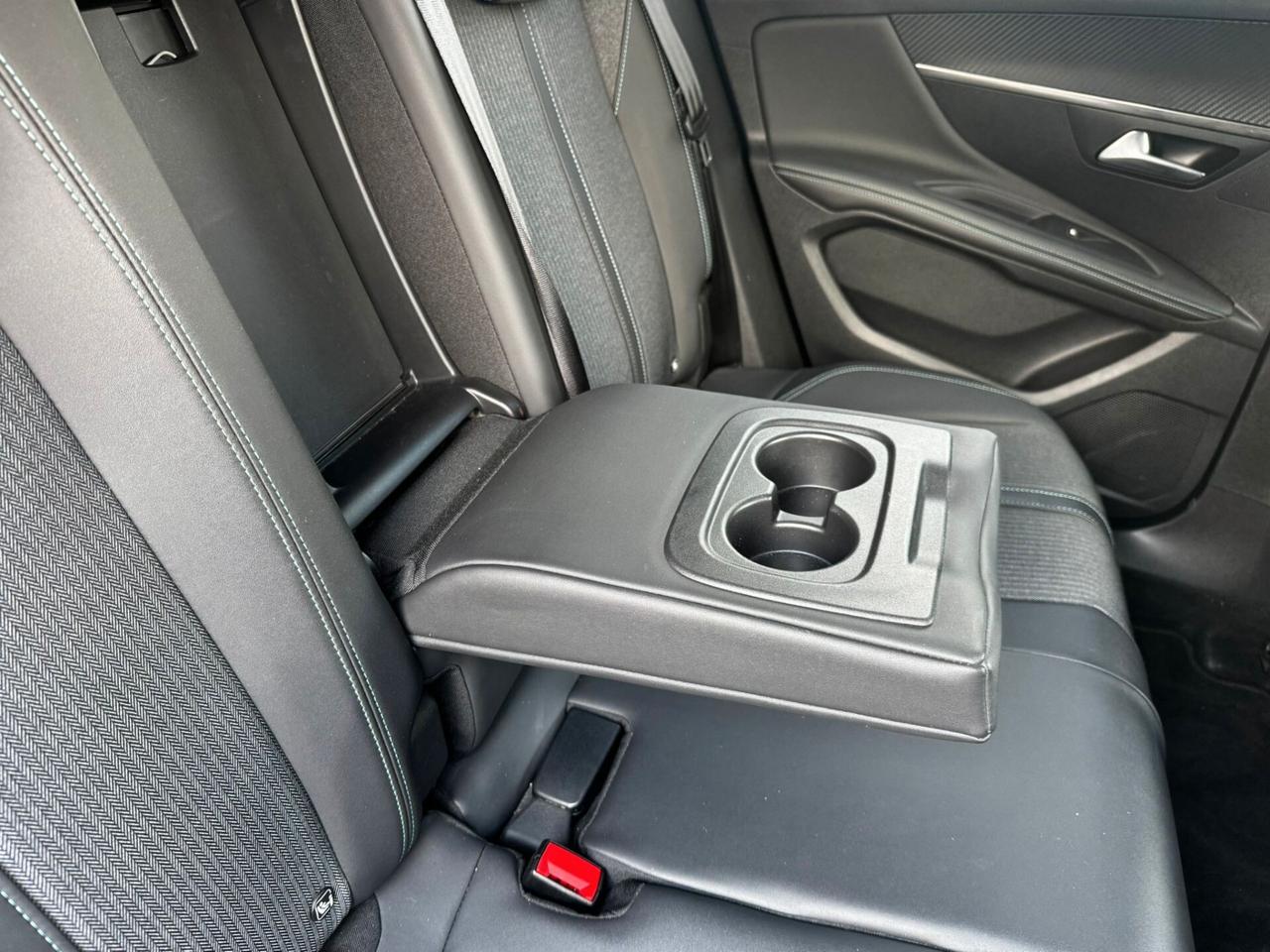Peugeot 3008 BlueHDi 130 S&S EAT8 Allure