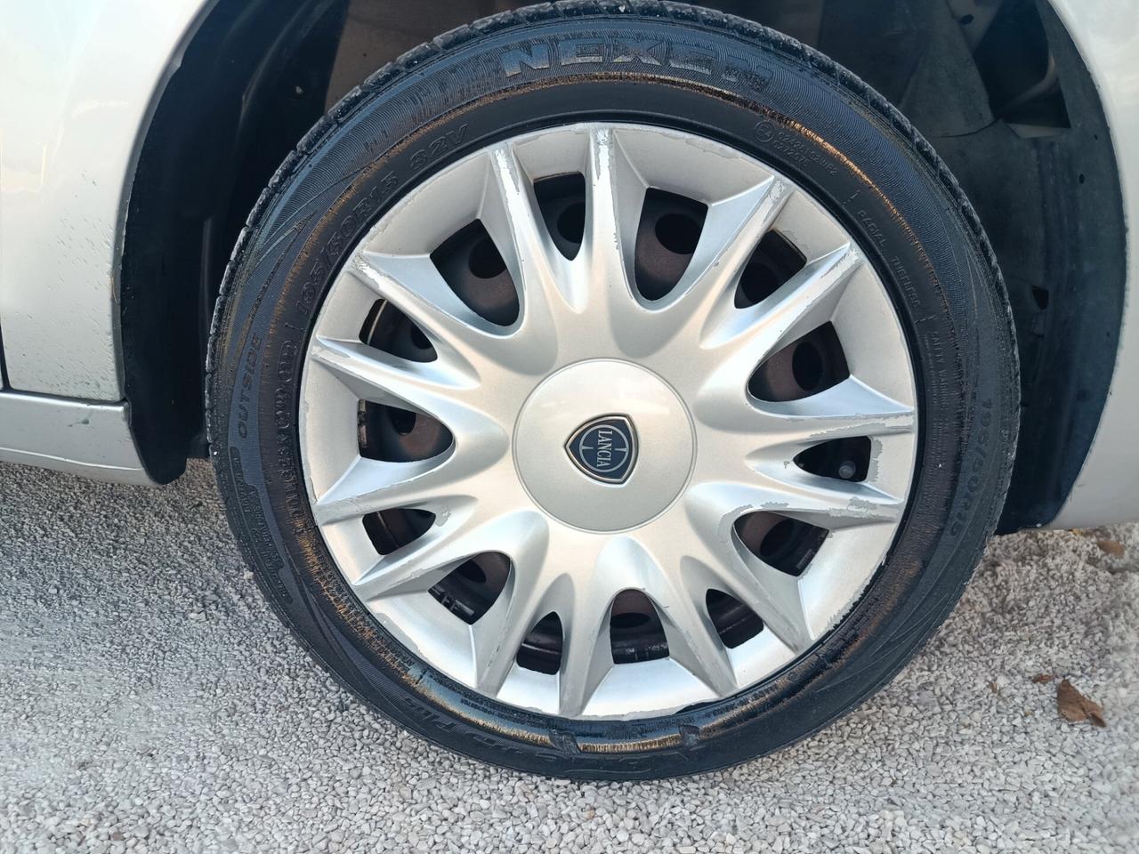 Lancia Ypsilon 1.2 69 CV 5 porte Silver