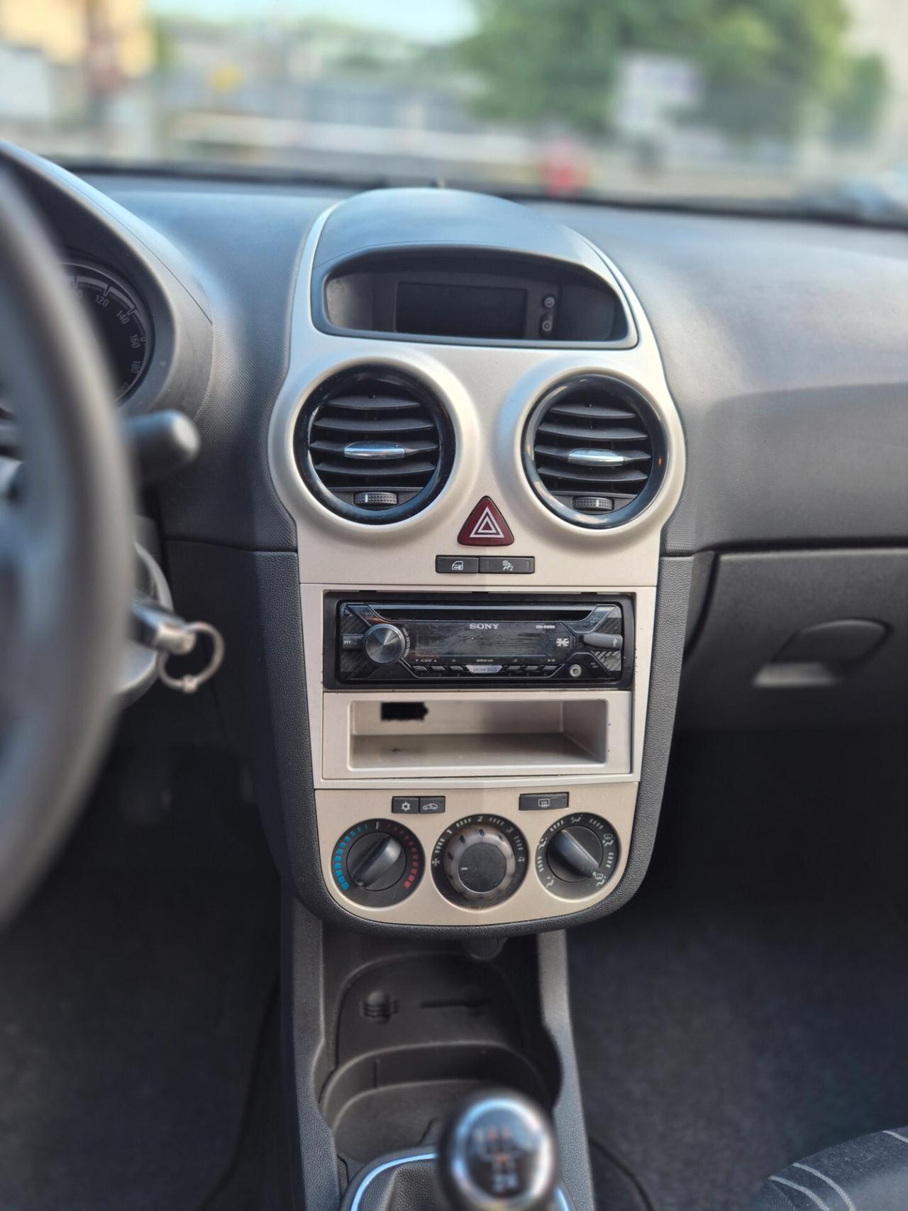 Opel Corsa 1.2 3 porte Club