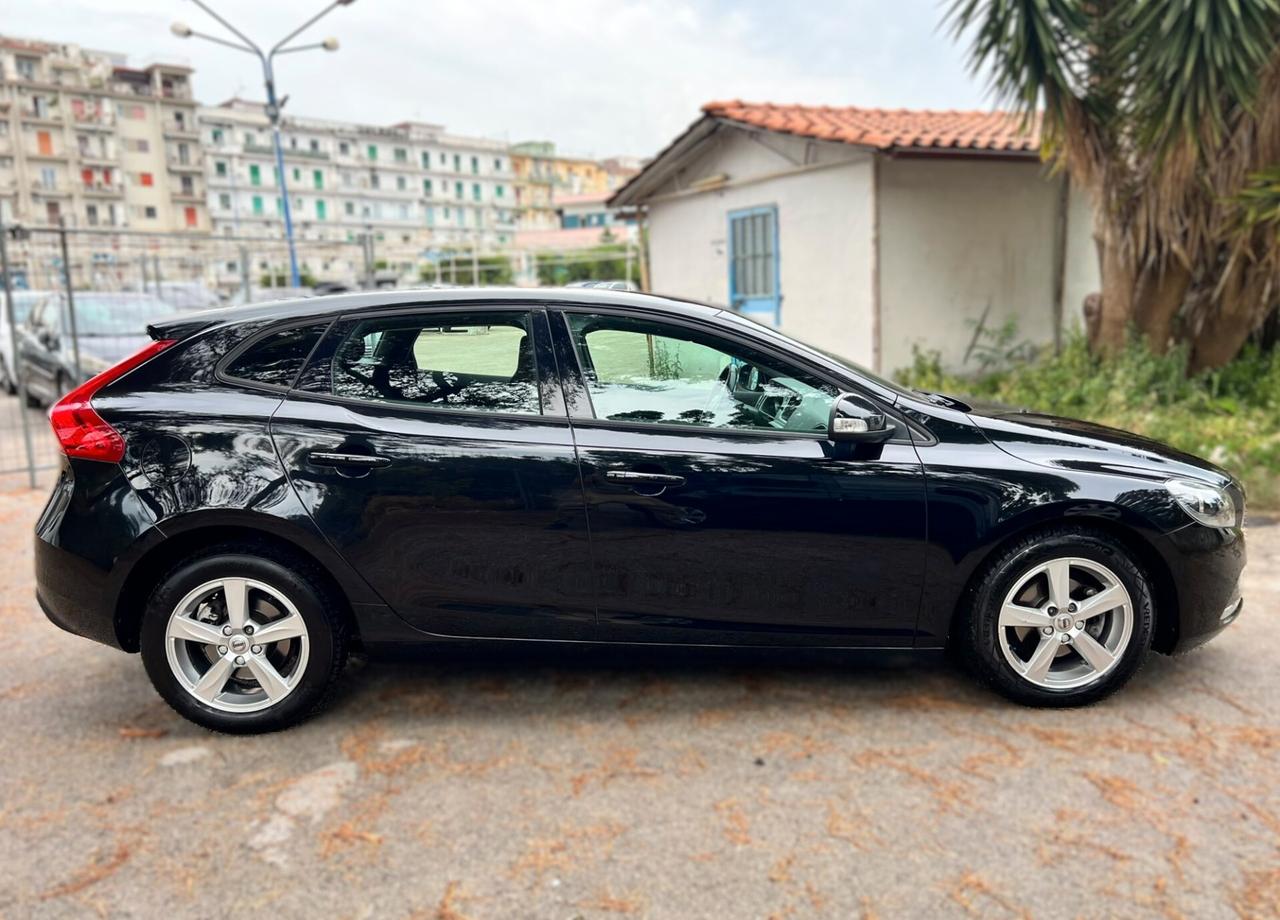 VOLVO V40 2.0 d2 Kinetic my18 - 2018