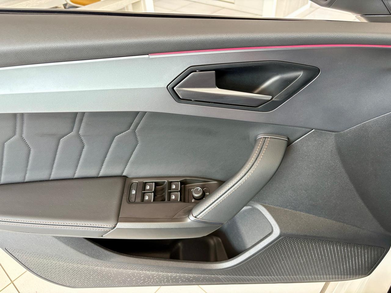 Cupra Leon 1.5 Hybrid 150 CV DSG Neopatentati