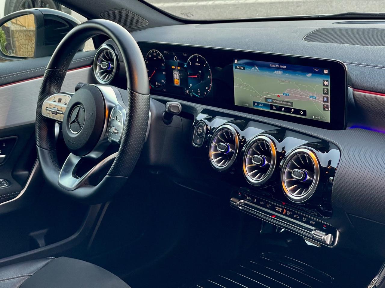 Mercedes-benz A 180 d AMG Premium - FULL