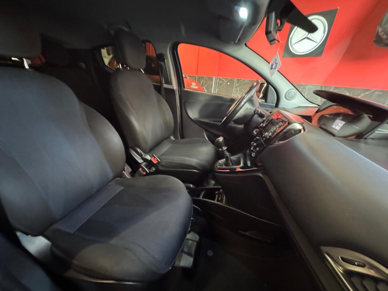 Lancia Ypsilon 1.2 69 CV 5 porte GPL Ecochic Black and Noir