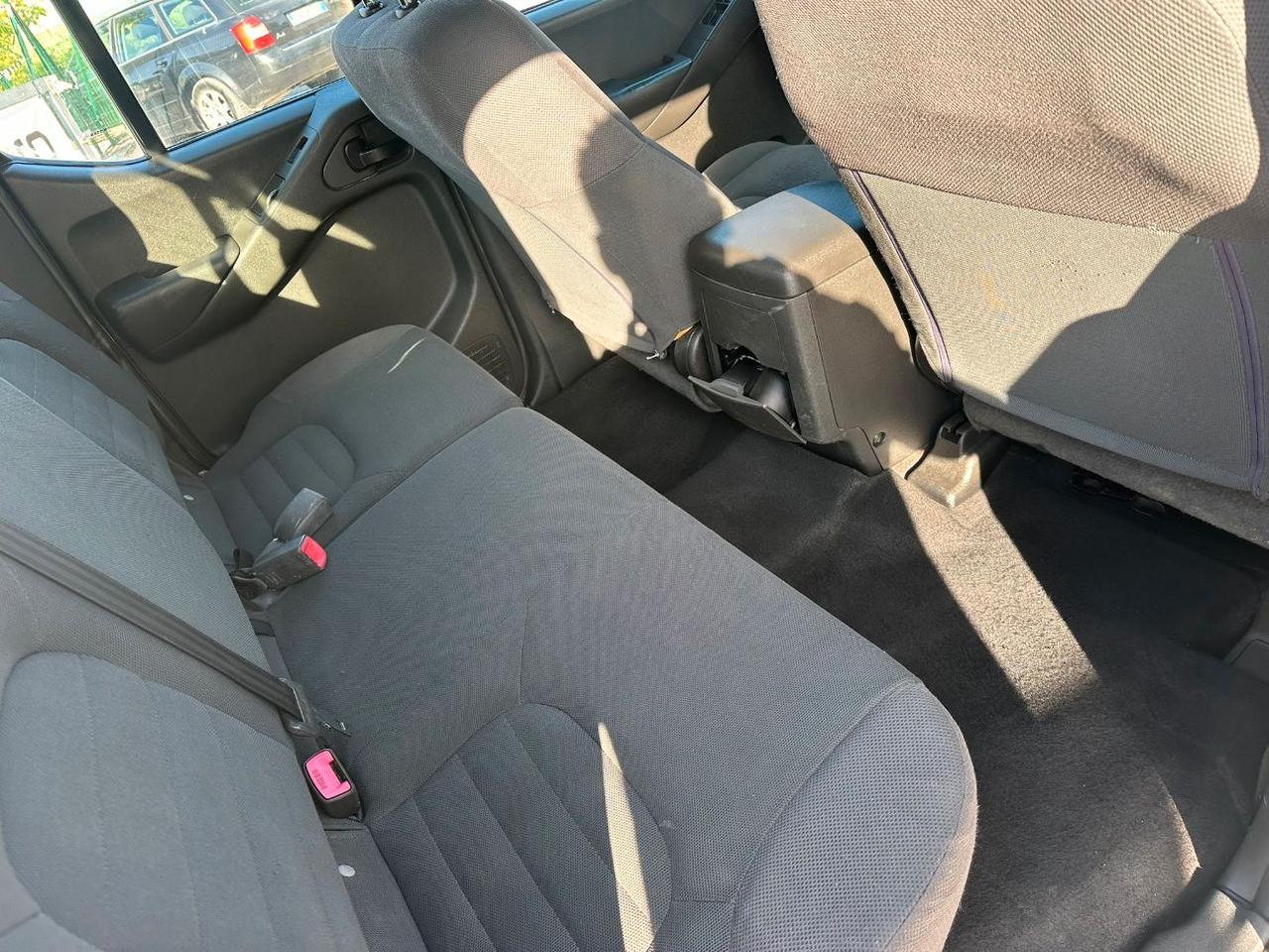 Nissan Navara Double Cab Navara d.cab 2.5 dci XE 174cv