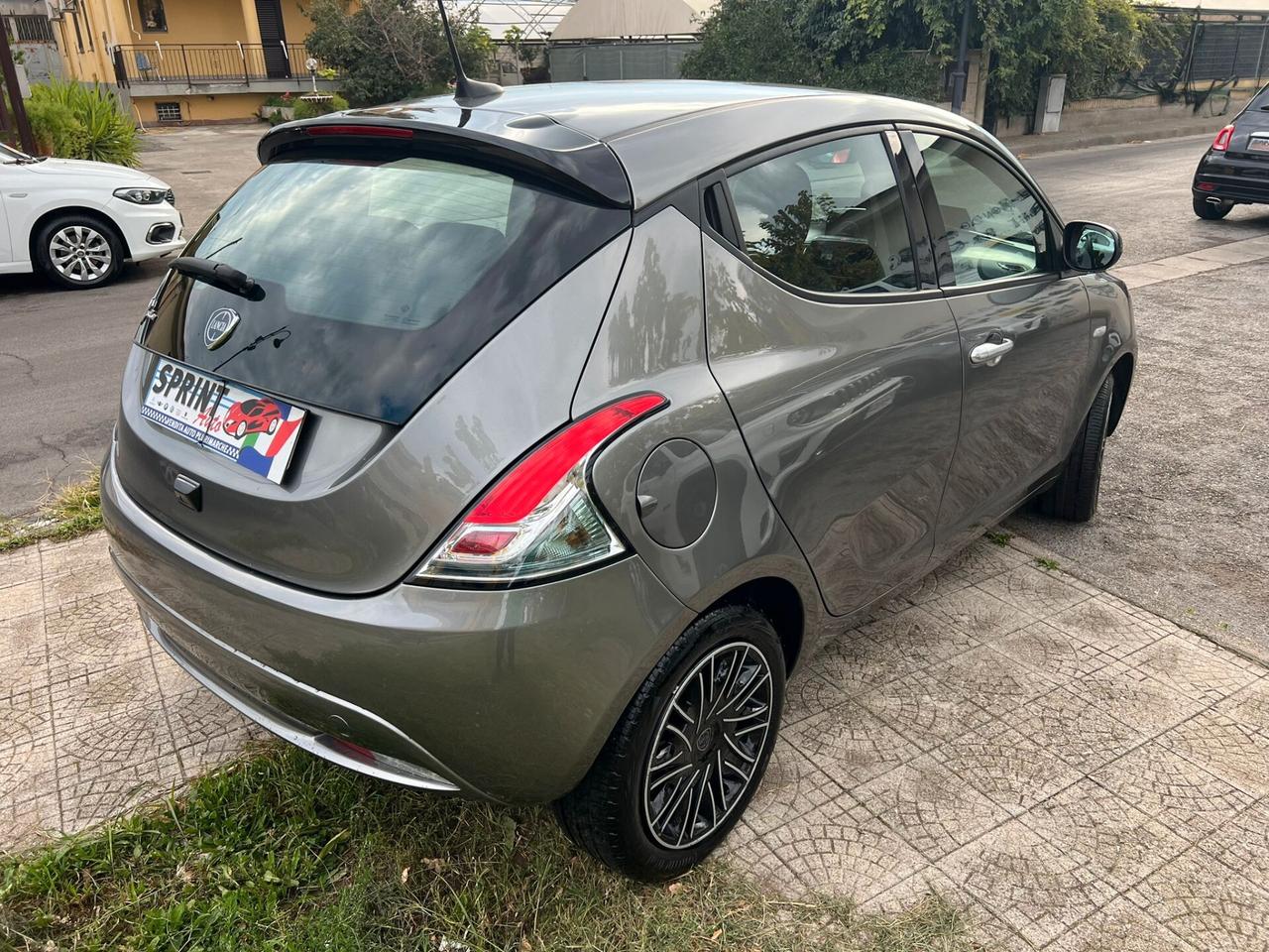 Lancia Ypsilon 1.0 FireFly 5 porte S&S Hybrid Ecochic Gold