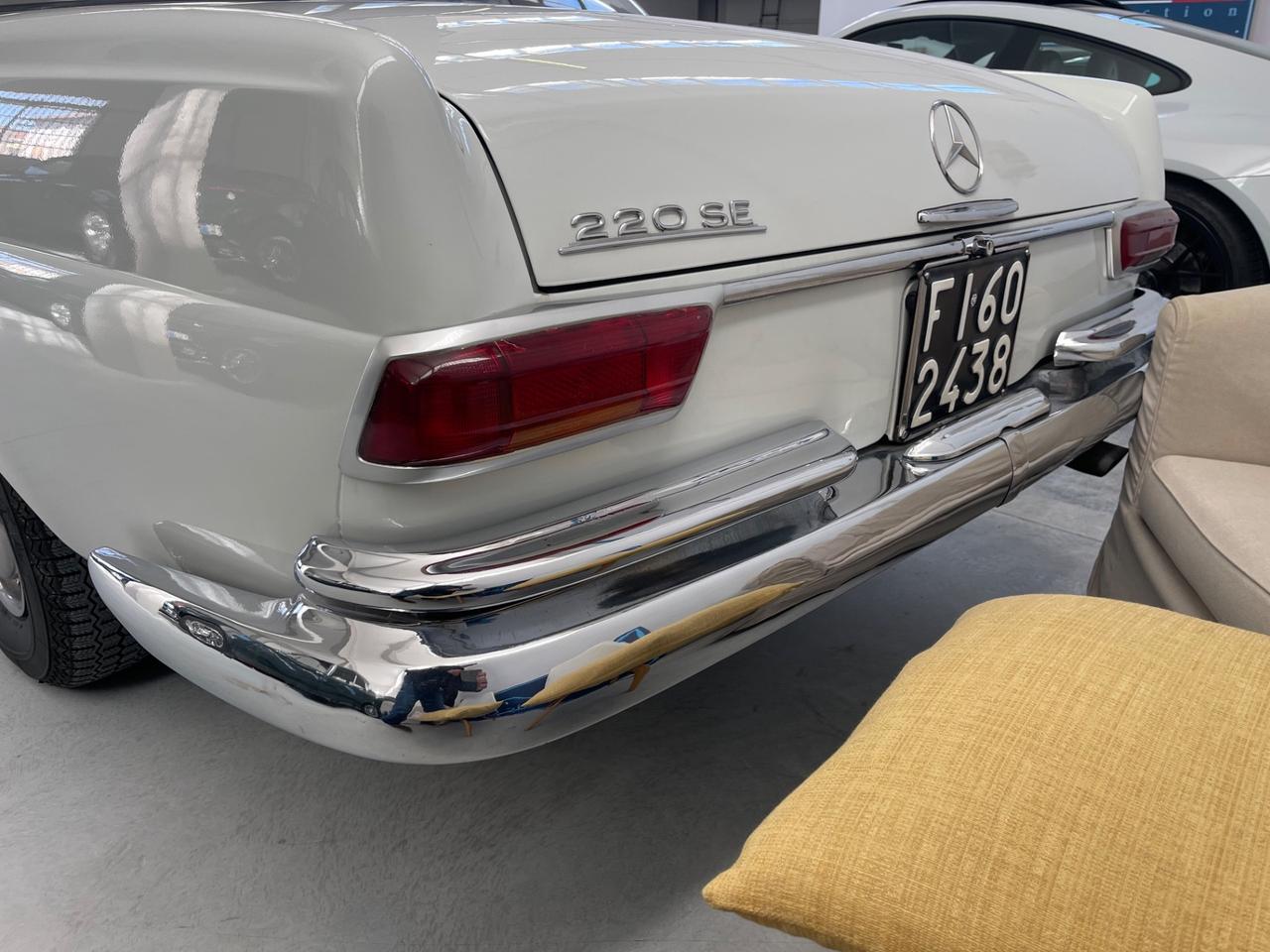 Mercedes-benz 220 W111