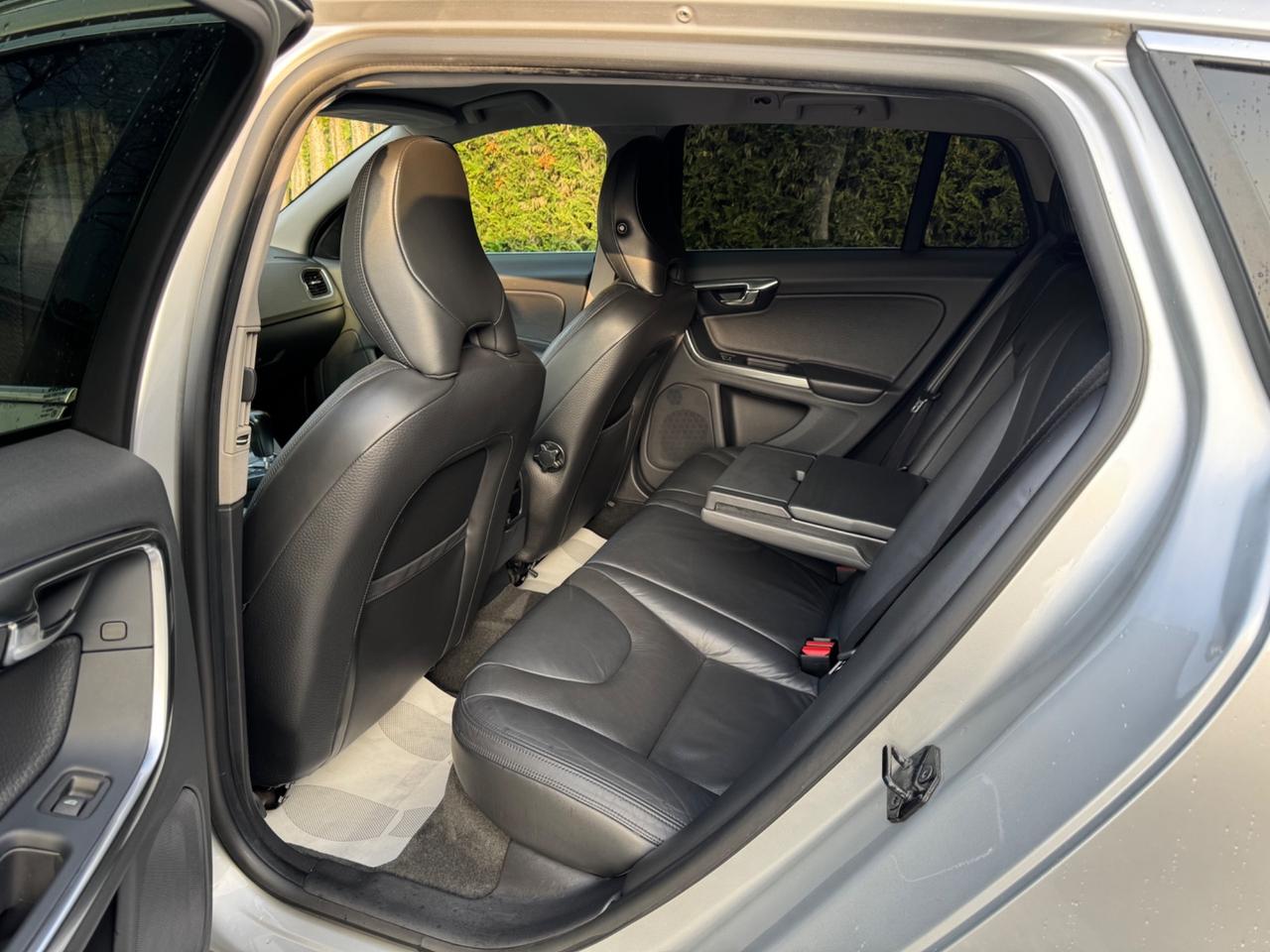 Volvo V60 D5 AWD Geartronic Summum