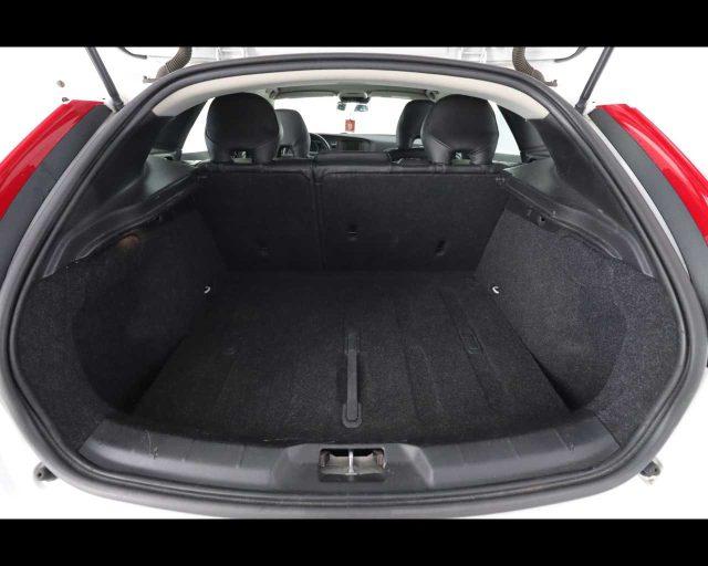 VOLVO V40 Cross Country D2 1.6 Powershift Momentum
