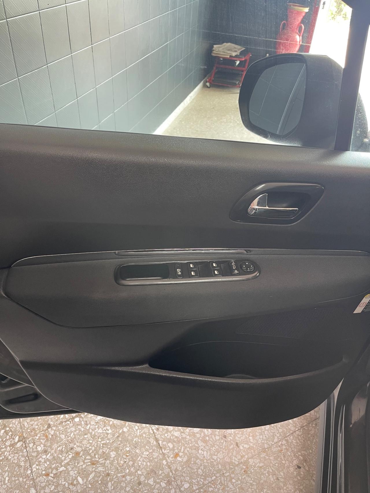 Peugeot 3008 1.6 HDi 115CV Business