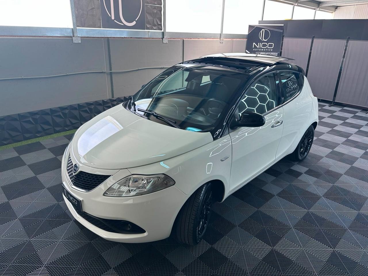 Lancia Ypsilon 1.2 69 CV 5 porte Platinum