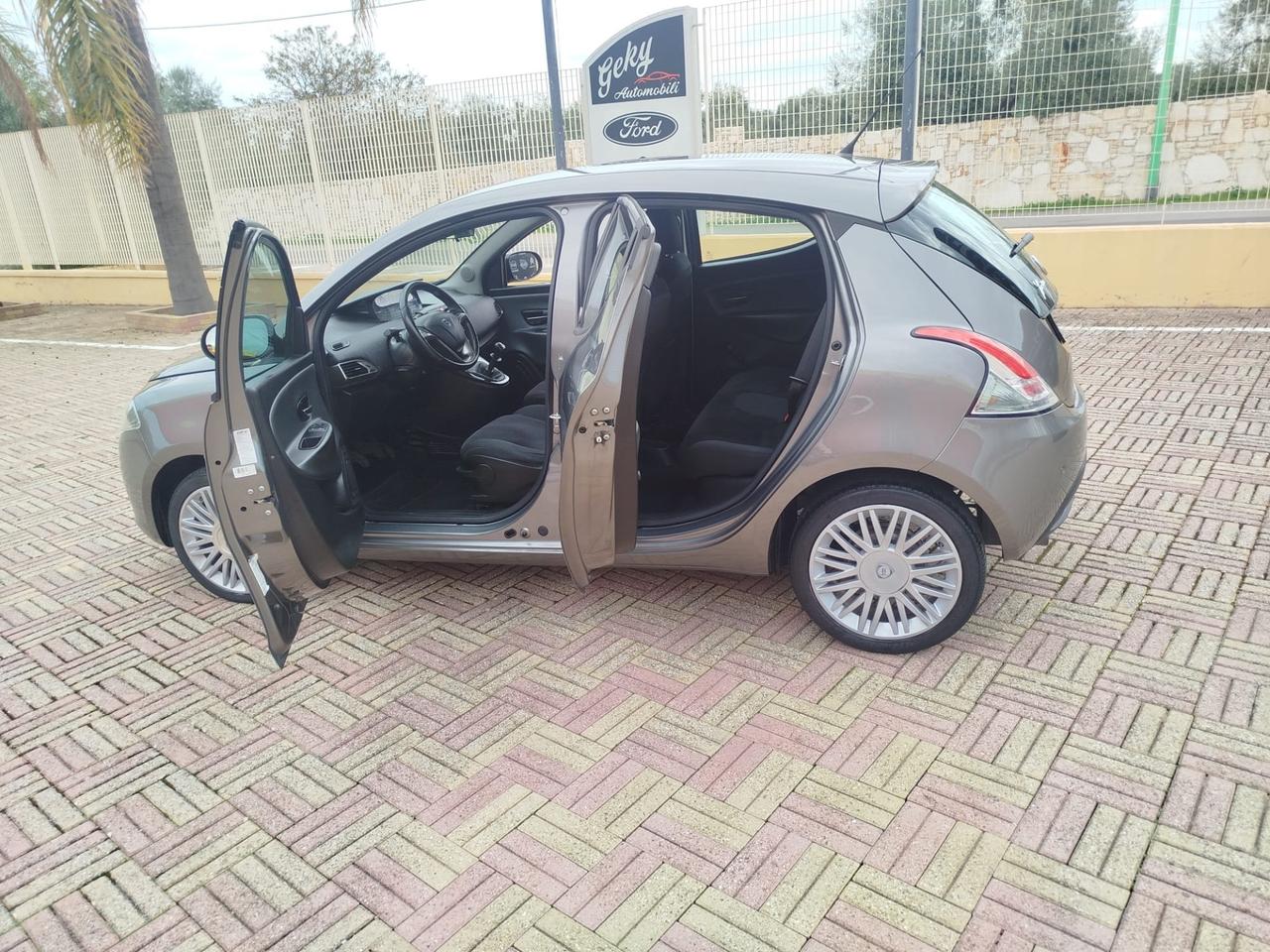 Lancia Ypsilon 1.2 69 CV 5 porte GPL Ecochic Gold