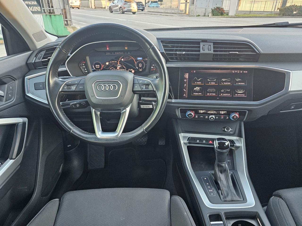 Audi Q3 35 TDI S tronic Business