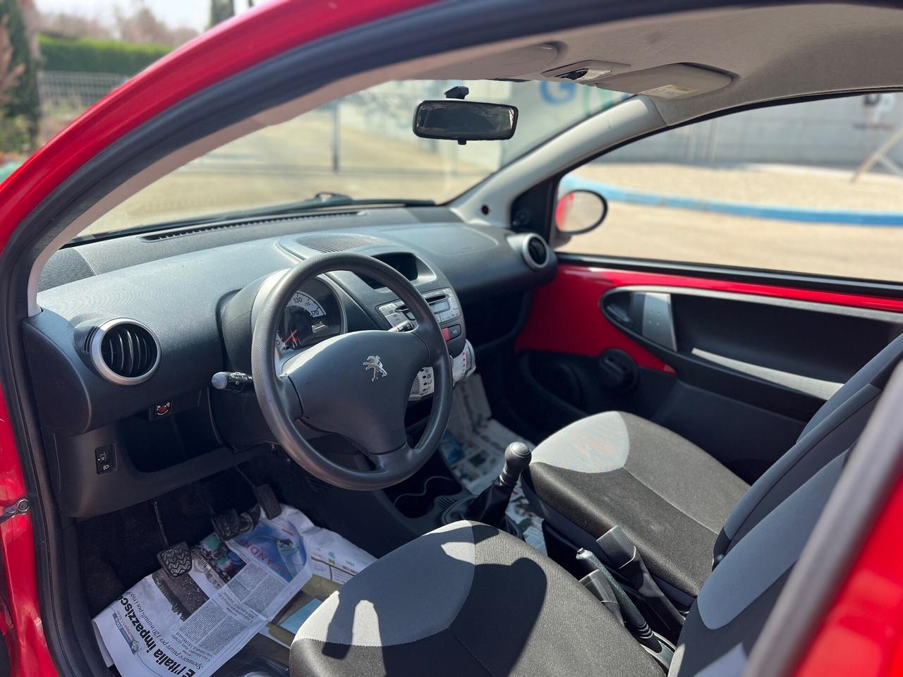 Peugeot 107 1.0 68CV 3p. SOLI 25.000KM