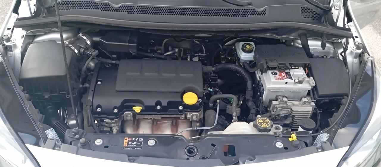 Opel Corsa 1.2i 69 CV-Garanzia-Neopatentati