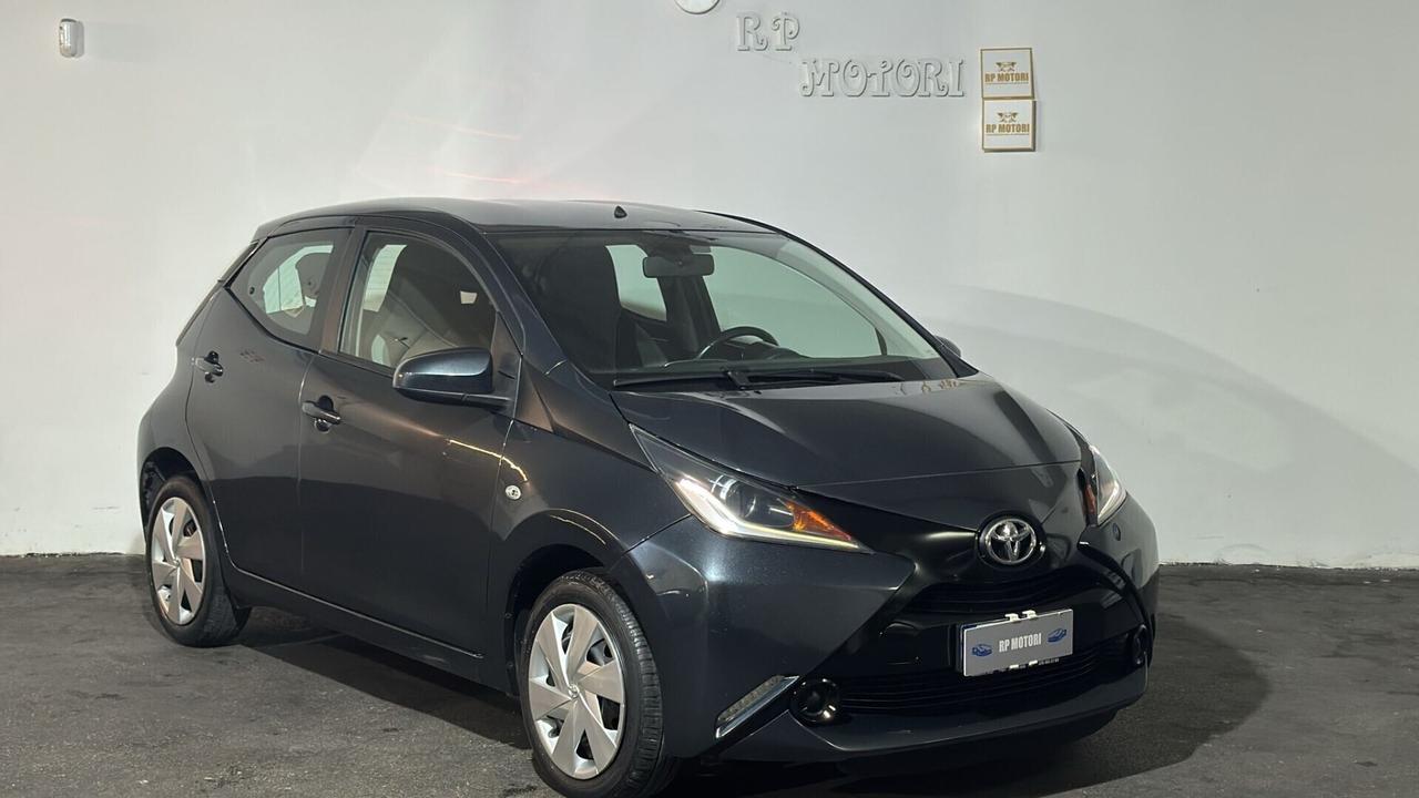 Toyota Aygo 1.0 72 CV 5 porte x-trend