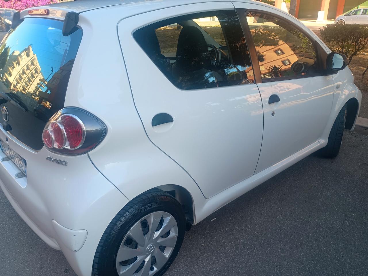 Toyota Aygo 1.0 12V VVT-i 5 porte Active Connect
