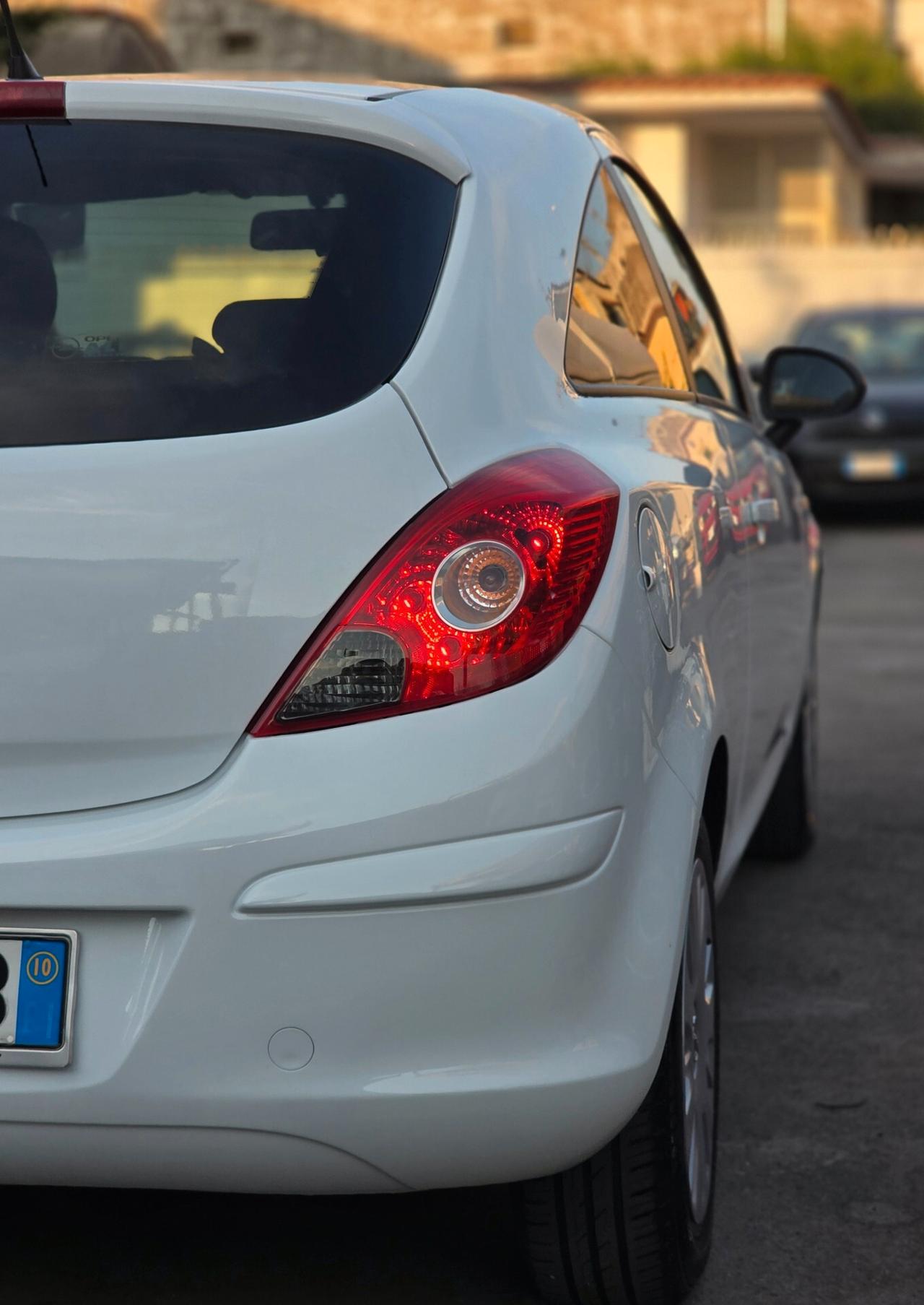 Opel Corsa 1.2 80CV 3 porte GPL-TECH Edition