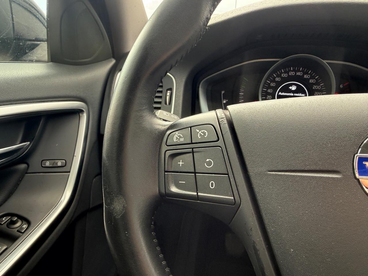 Volvo V60 D2 Summum|UNIPRO