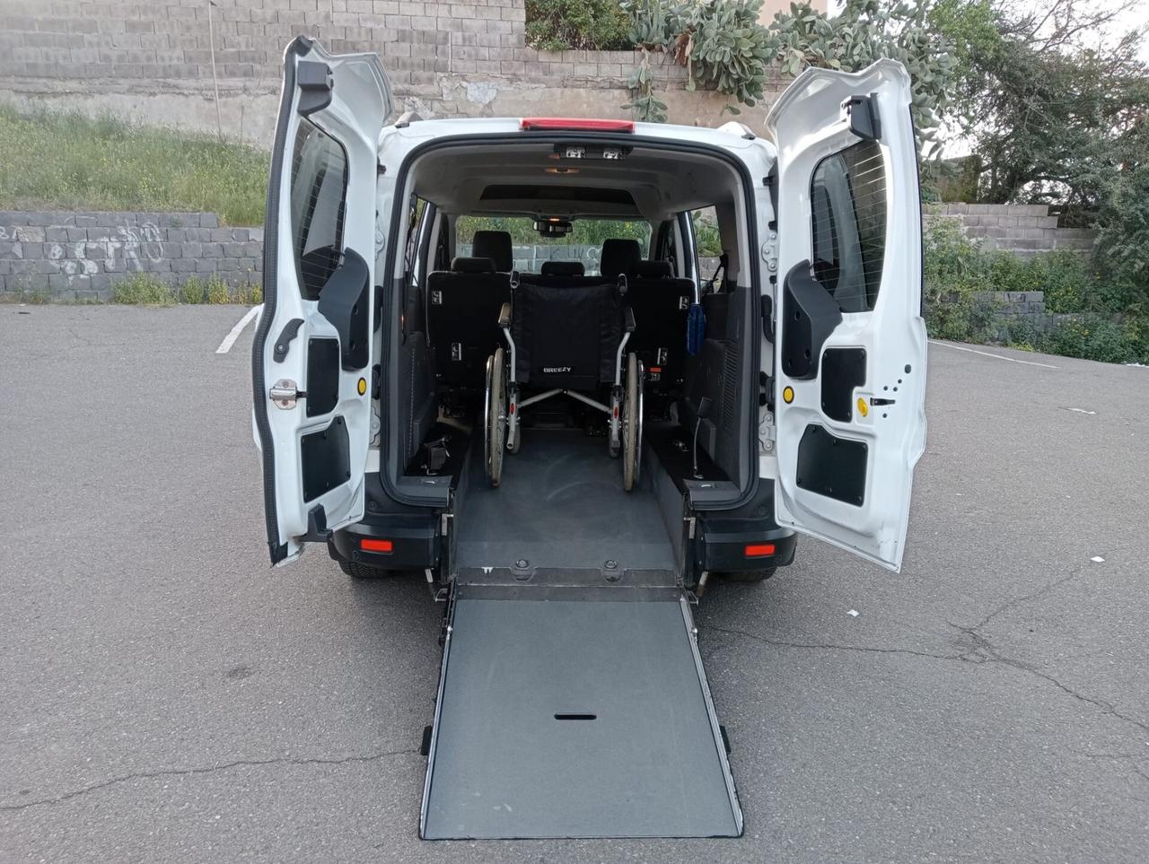 Ford Transit Connect Pianale ribassato con rampa disabili in carrozzina
