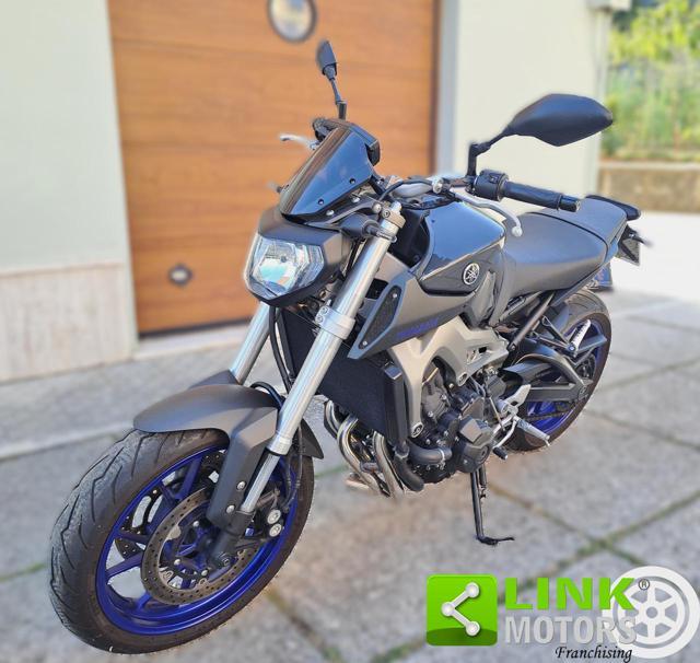 YAMAHA MT-09 .