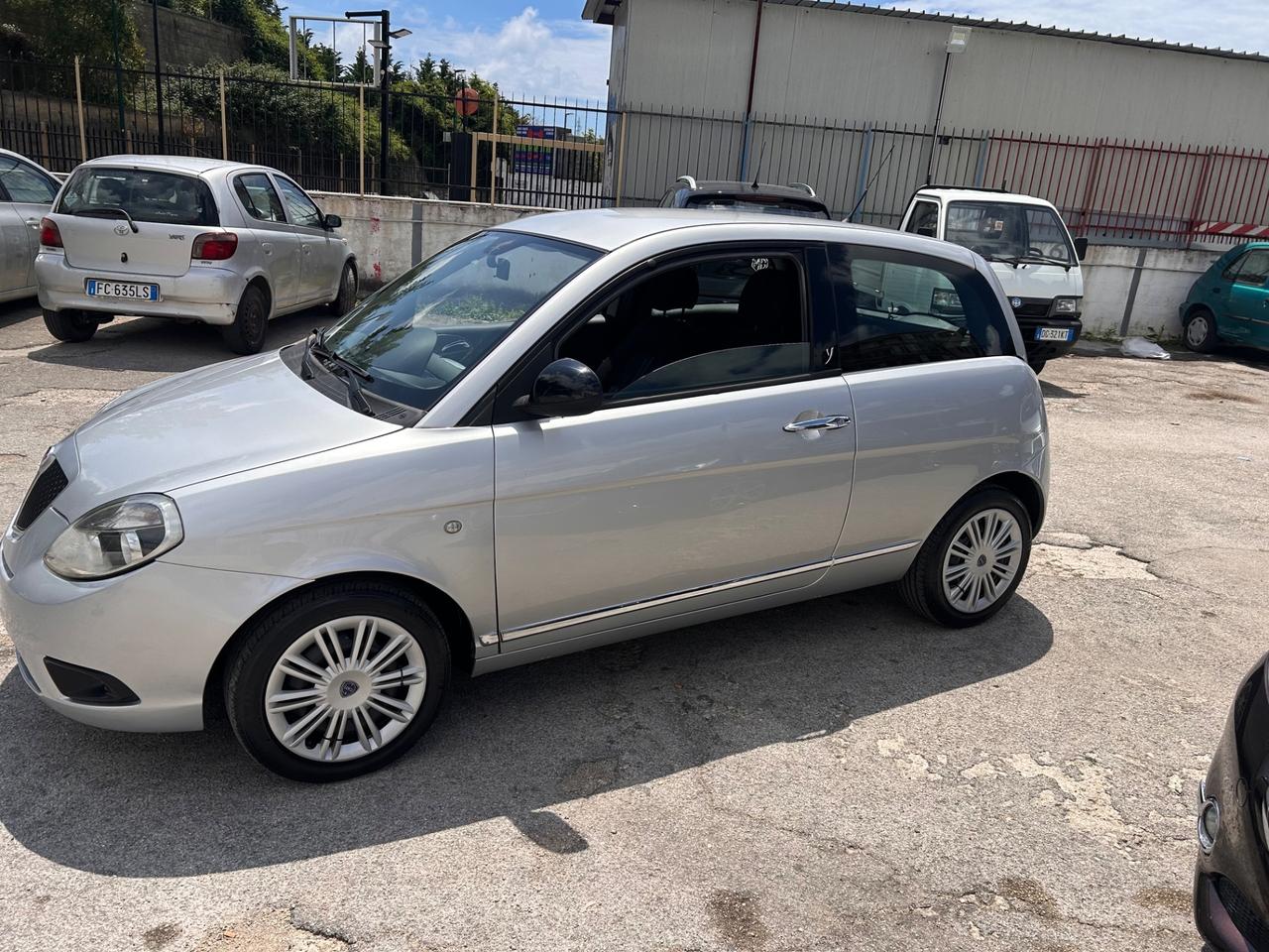 Lancia Ypsilon 1.2 69 CV 5 porte S&S Gold