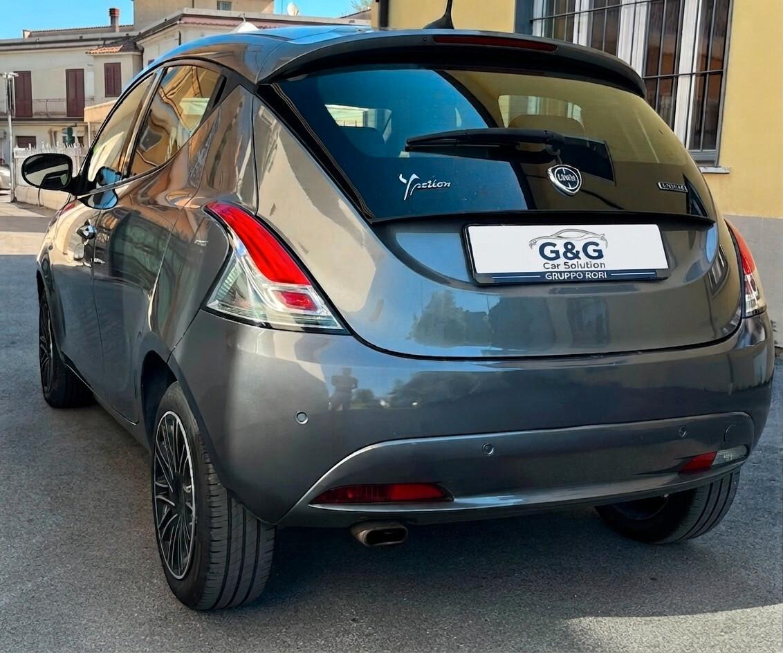 Lancia Ypsilon 1.0 Hybrid Gold