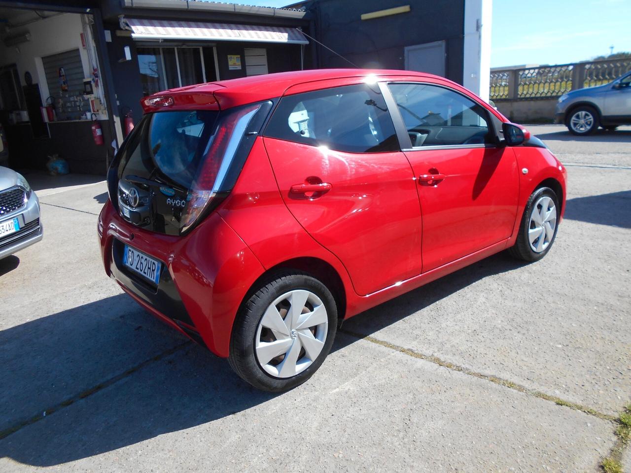 Toyota Aygo 1.0 VVT-i 69 CV 5 porte x-play