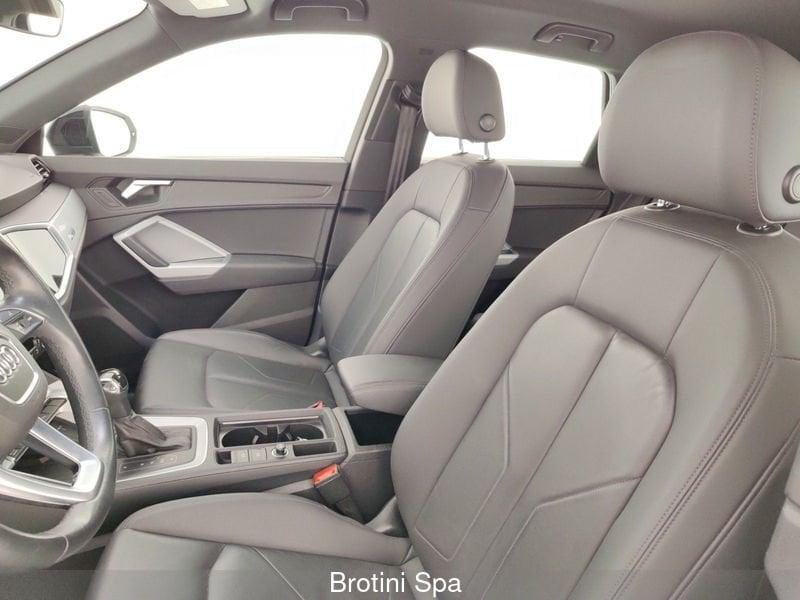 Audi Q3 35 TFSI Business Advanced