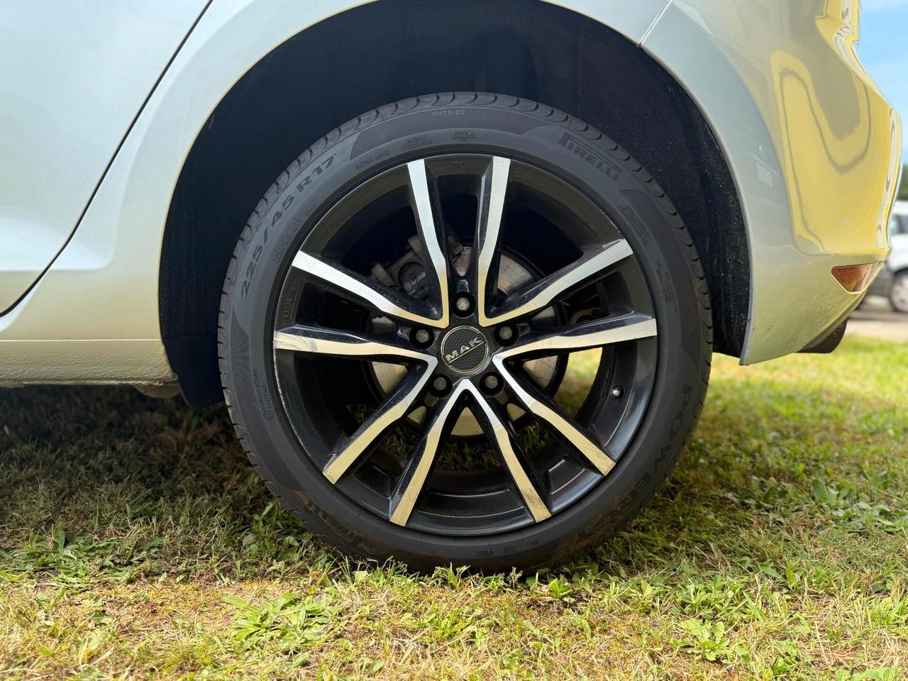 Volkswagen Golf 1.6 TDI 5p. Highline BlueMotion Technology