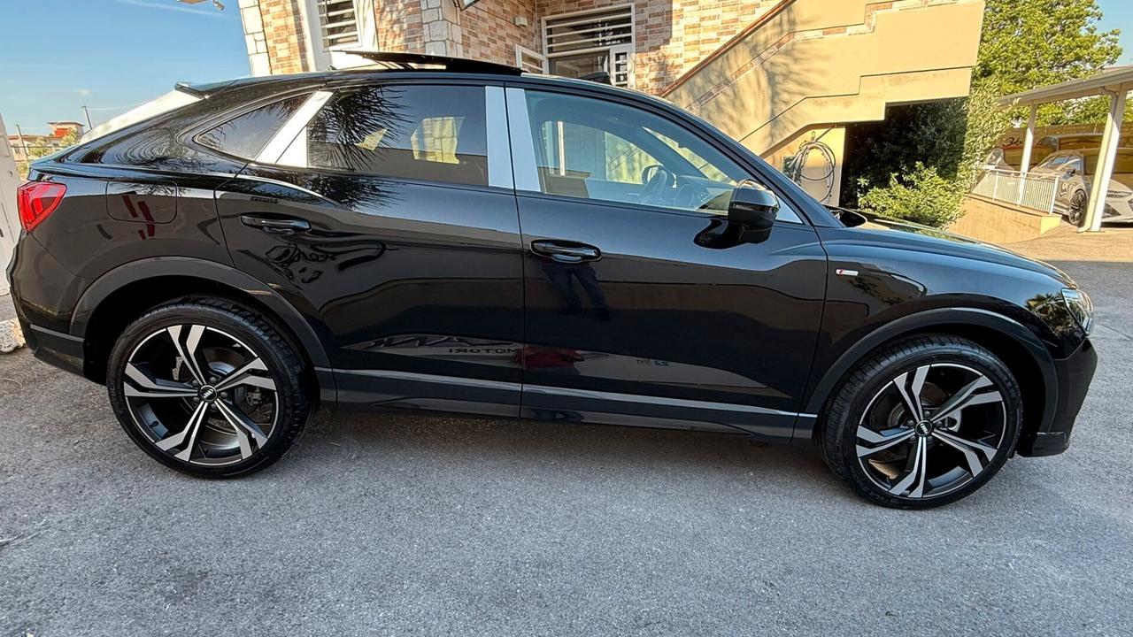 AUDI Q3 SPB 35 TDI IDENTITY BLACK KM0 2023 TETTO APRIBILE