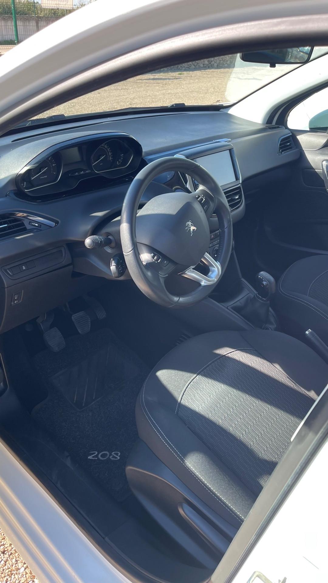 Peugeot 208 PureTech 82 5 porte Allure