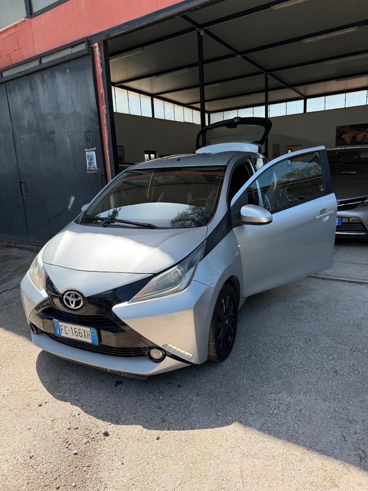 Toyota Aygo 1.0 VVT-i 69 CV 5 porte x-play