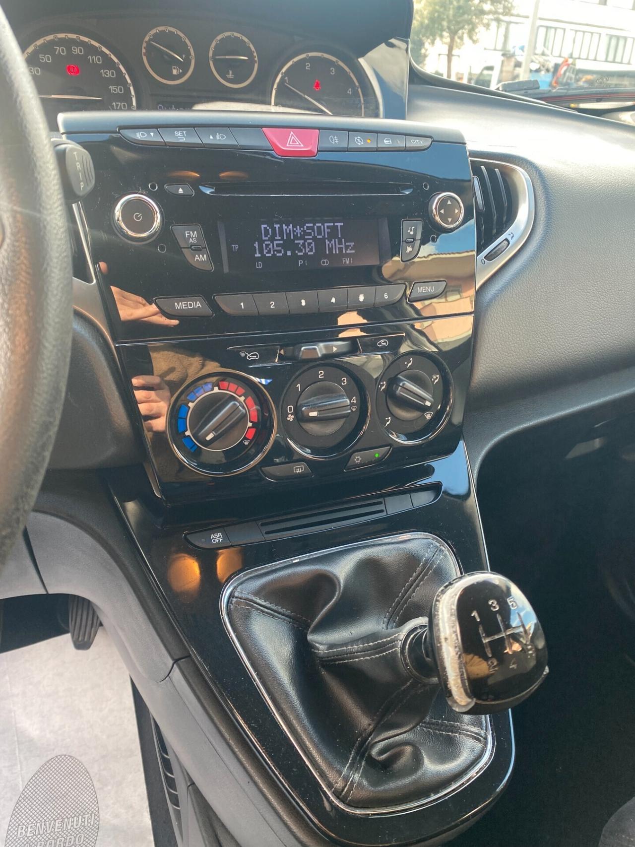 LANCIA Ypsilon 1.3 Mjt 95Cv 5p. Silver PDC Posteriori