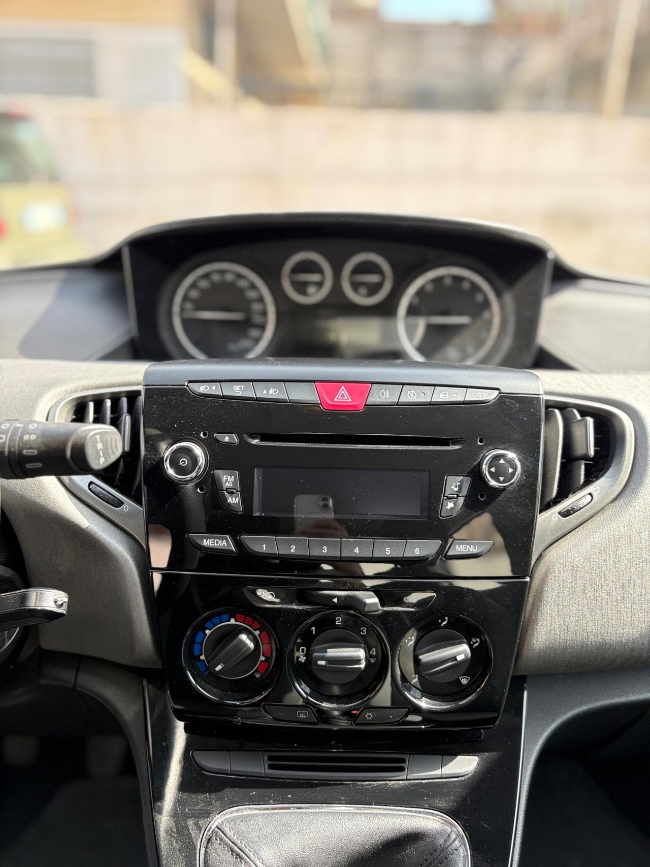 Lancia Ypsilon 1.2 benzina 69 CV 5 porte