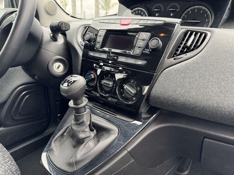 Lancia Ypsilon 1.0 FireFly 5 porte S&S Hybrid Silver