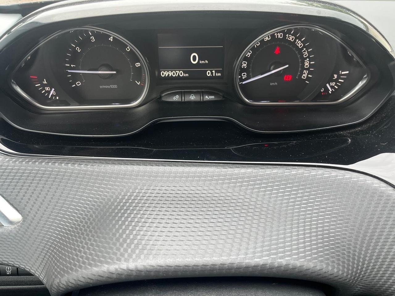 Peugeot 2008-1.2 benz-“allure”-2015